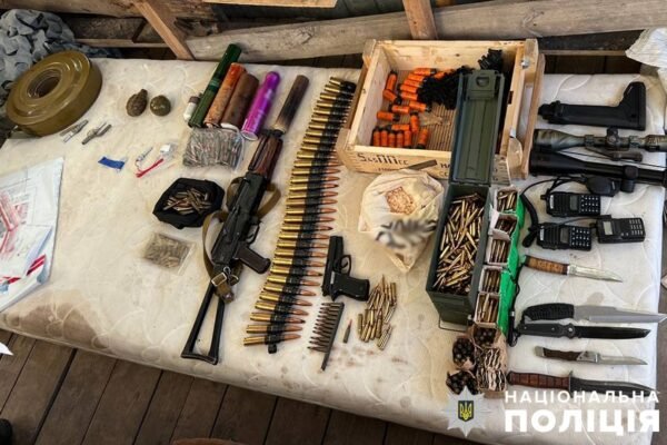 Під час продажу чималої партії зброї та вибухівки затримали киянина