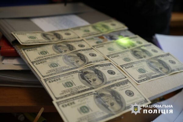 1000 доларів за “бронь” від мобілізації: в Одесі викрили посадовця облдержадміністрації (ФОТО, ВІДЕО)