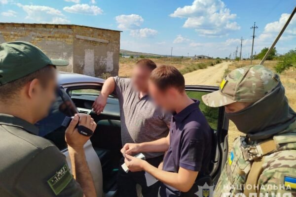 На Одещині затримали посадовця ДМС, який допомагав ухилянтам та намагався підкупити прикордонника