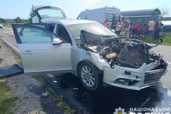 На Львівщині зіткнулися два автомобілі: п’ятеро постраждалих (ФОТО)
