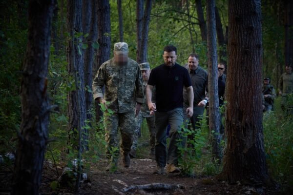Зеленський приїхав на передовий командний пункт ССО на Харківському напрямку поблизу Вовчанська