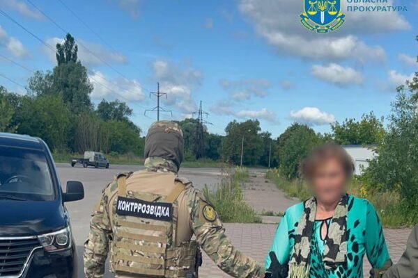На Сумщині затримали ворожу інформаторку, що зливала ворогу дані про оборонні підприємства області
