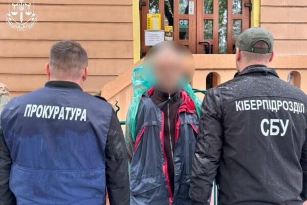 В Чернівцях просто під час передачі інформації російським спецслужбам затримали зрадника