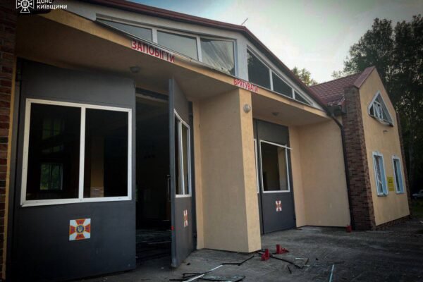 Ракетна атака на Київщину: Пошкоджено пожежну частину (ФОТО)