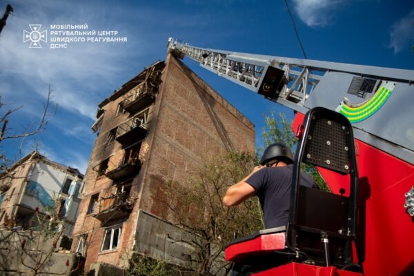 Рятувальники виявили ще одне тіло під завалами будинку в Києві