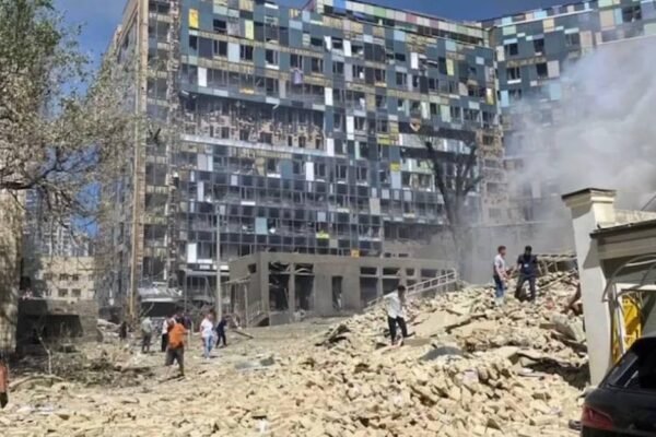 Ракети пошкодили корпус “Охматдиту” в Києві (ФОТО, ВІДЕО)