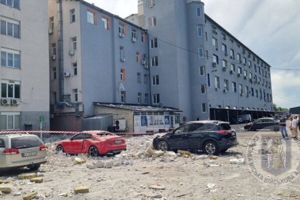 Ракетна атака на Київ: Рятувальні роботи тривають у 8 з 10 районів столиці (ФОТО)