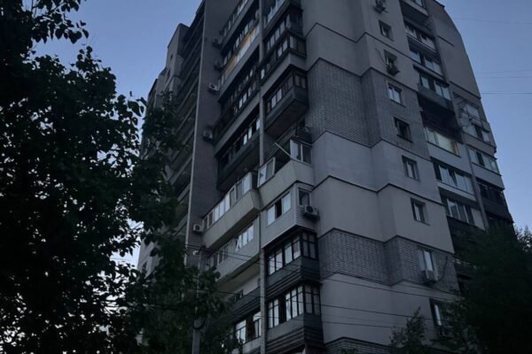 Вночі 1 липня окупанти вдарили по Дніпру балістикою. Серед поранених є дитина