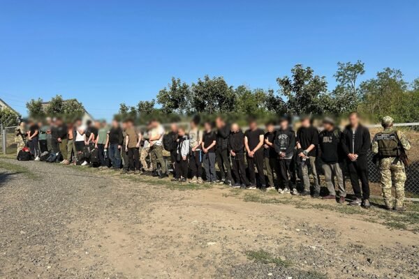 Декого підвозили жінки: на Одещині затримали 27 ухилянтів на шляху до Молдови (ФОТО, ВІДЕО)