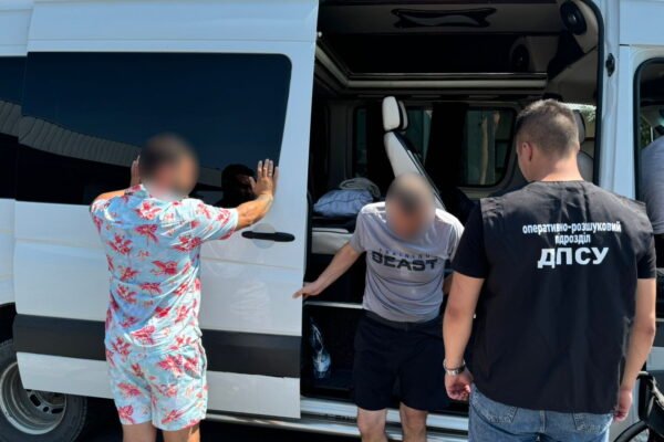 У пункті пропуску на кордоні з Румунією виявили ухилянта в відділенні для багажу у мікроавтобусі