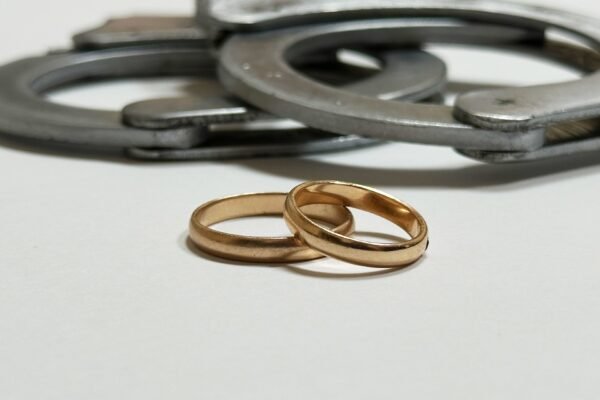 На кордоні затримали два фіктивних подружжя, що намагалися обманом покинути країну