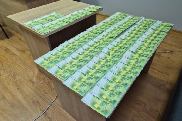 На Волині харків’янин намагався дати прикордоннику понад 8 тис. євро хабаря за перетин кордону без перешкод