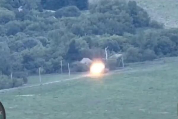 Як українські бійці знищили броньований тягач окупантів на Харківщині (ВІДЕО)