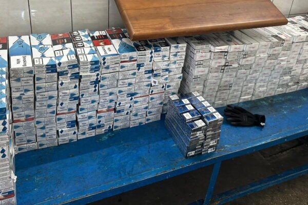 На кордоні з Румунією в транспорті іноземця виявили майже 3 тисячі пачок цигарок