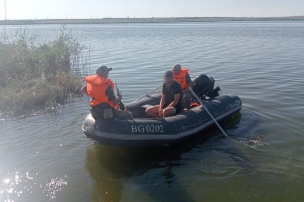 На Одещині затримали чоловіка, який намагався вплав дістатися Молдови (ФОТО, ВІДЕО)