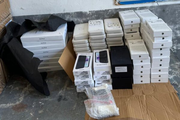 В Україну намагалися нелегально ввезти партію “айфонів” на 1,5 млн грн