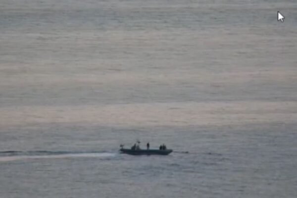 В Одесі військові моряки врятували пʼятьох людей, яких віднесло у відкрите море (ФОТО)