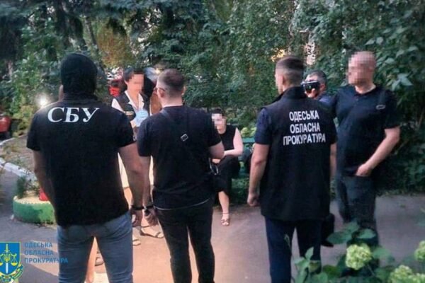 В Одесі посадовицю Антимонопольного комітету викрили на хабарі в 10 тис. доларів (ФОТО)