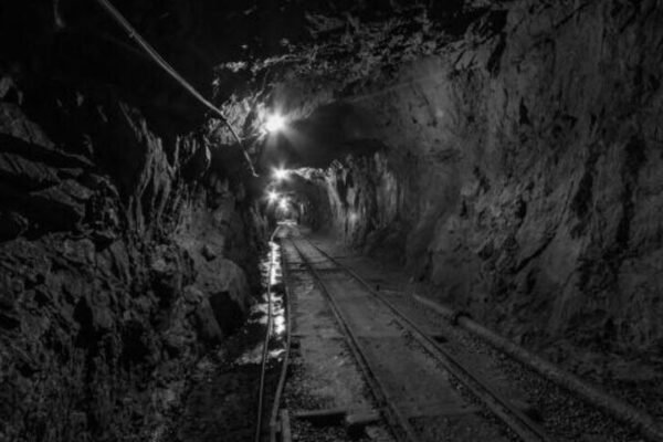 На Донеччині внаслідок обстрілу виникла пожежа на території шахти