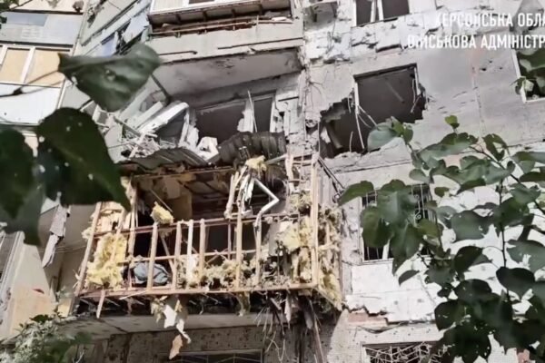 В ОВА показали наслідки нічного обстрілу Дніпровського району Херсона (ВІДЕО)