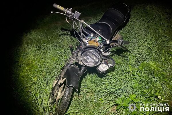 На Хмельниччині неповнолітній мотоцикліст збив дитину