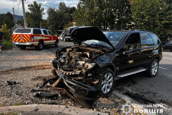 ДТП на Прикарпатті: загинула жінка, троє людей постраждали (ФОТО)