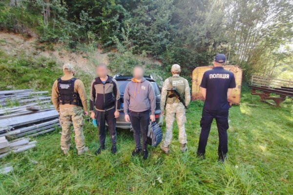 На Буковині затримали провідника із ухилянтом: Рухалися в бік кордону з Румунією
