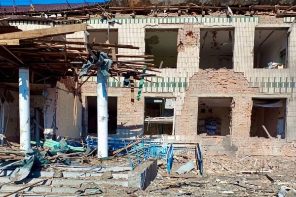 Росіяни вночі вдарили КАБом по Сумщині: пошкоджена школа та будинки (ФОТО)