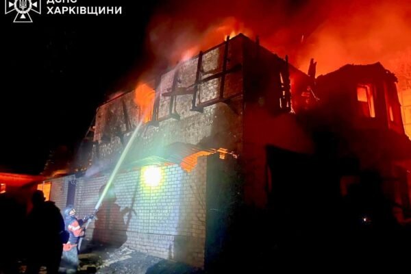 Росіяни вночі вдарили по Куп’янщині: пошкоджені багатоповерхівки, є постраждалі (ФОТО)