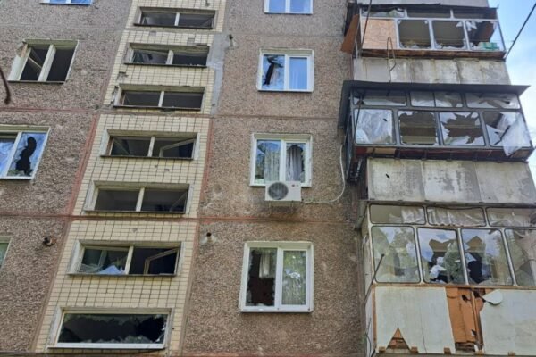 Росіяни вкрили з артилерії Нікополь: загинула жінка, 5 людей поранені (ФОТО)