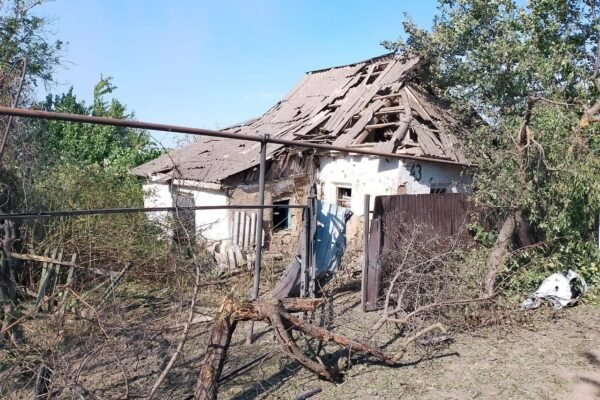 Окупанти вдарили з артилерії по громаді на Нікопольщині: троє постраждалих (ФОТО)