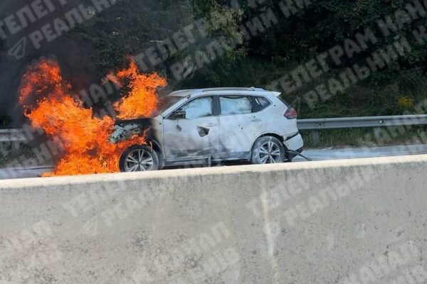 Під час повторної атаки на столицю уламки збитого дрона впали на Обухівську трасу