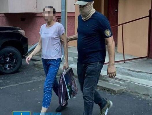 В Миколаєві затримали коригувальницю росіян, що наводила на місто ракети