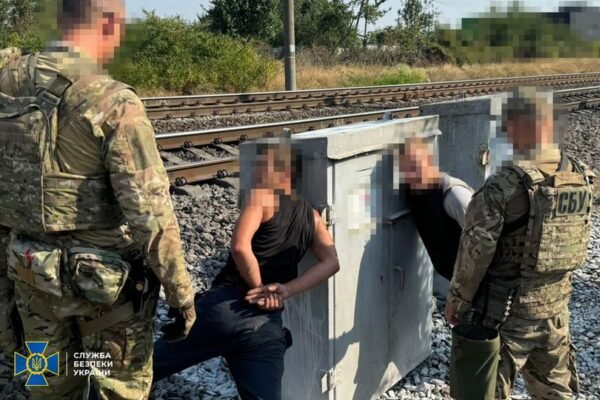 На Кіровоградщині затримали диверсантів під час підпалу релейних шаф на залізниці