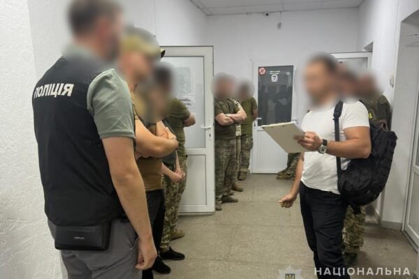 Одразу трьох посадовців ТЦК на Івано-Франківщині викрили на хабарництві