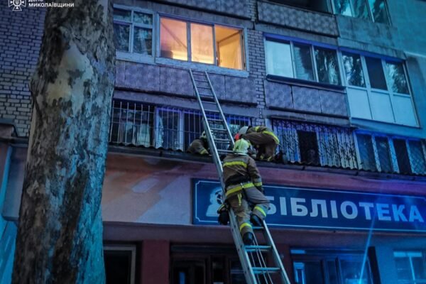 В Миколаєві 6-річний хлопчик випав з вікна 7 поверху. Дитина в реанімації