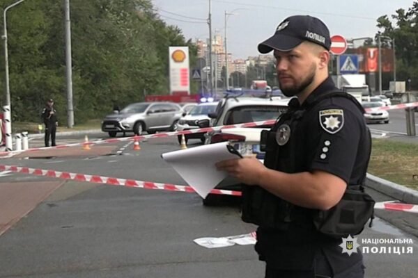 У Києві невідомий вистрілив у голову чоловіку. Його вже затримала поліція