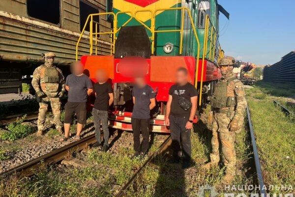 На Закарпатті затримали працівників локомотивного депо, що крали пальне просто з тепловозів
