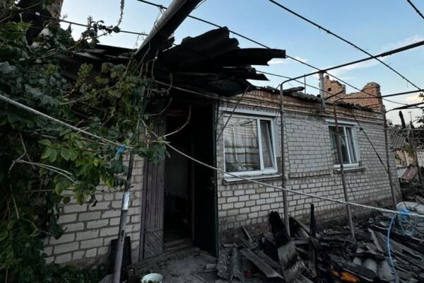Росіяни вгатили по приватному сектору в Нікополі. Є поранений