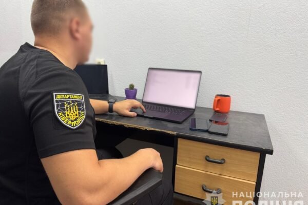 Продавав бази даних тисяч користувачів: на Дніпропетровщині затримали хакера (ФОТО)