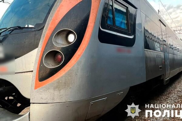На Полтавщині швидкісний потяг на смерть збив жінку (ФОТО)
