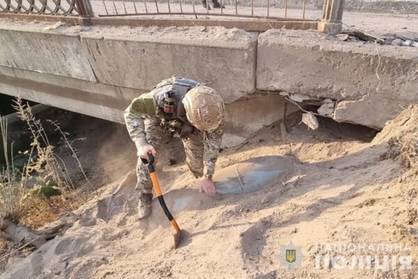 В Сумах вибухотехніки знищили 500-кілограмову авіабомбу, яка не розірвалась (ФОТО)