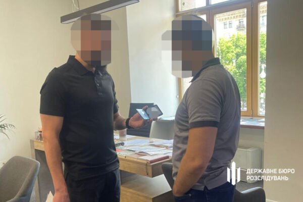 Вимагав хабарі з перевізників: посадовцю Київської МДА оголосили підозру (ФОТО)