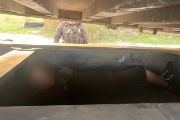 На кордоні спинили вантажівку, в якій приховано “мандрував” уродженець Курської області РФ