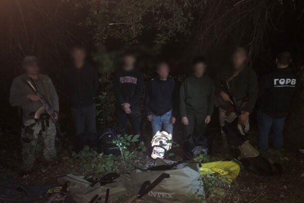 На Одещині прикордонники затримали чотирьох чоловіків, які хотіли на байдарках дістатися Румунії (ФОТО)