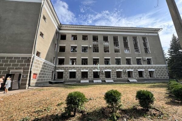 Зросла кількість постраждалих внаслідок ворожої атаки КАБами по Харкову (ФОТО)