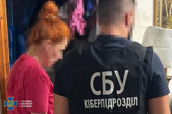 В Одесі затримали бухгалтерку заводу, яка за вказівкою ФСБ коригувала ракетні удари по місту (ФОТО)