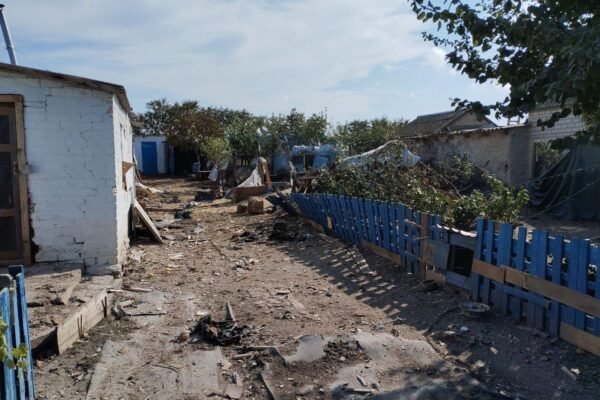 Окупанти з артилерії атакували село на Херсонщині: є поранений (ФОТО)