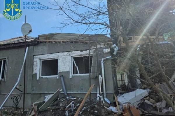 Окупанти вдарили трьома КАБами по Глухову на Сумщині: є поранені (ФОТО)