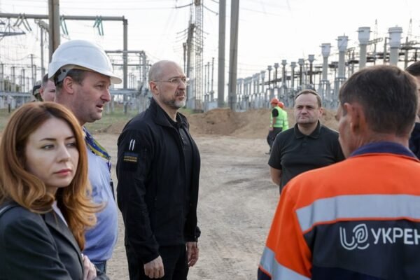 Шмигаль під час візиту до Миколаївщини перевірив будівництво захисту енергооб’єктів